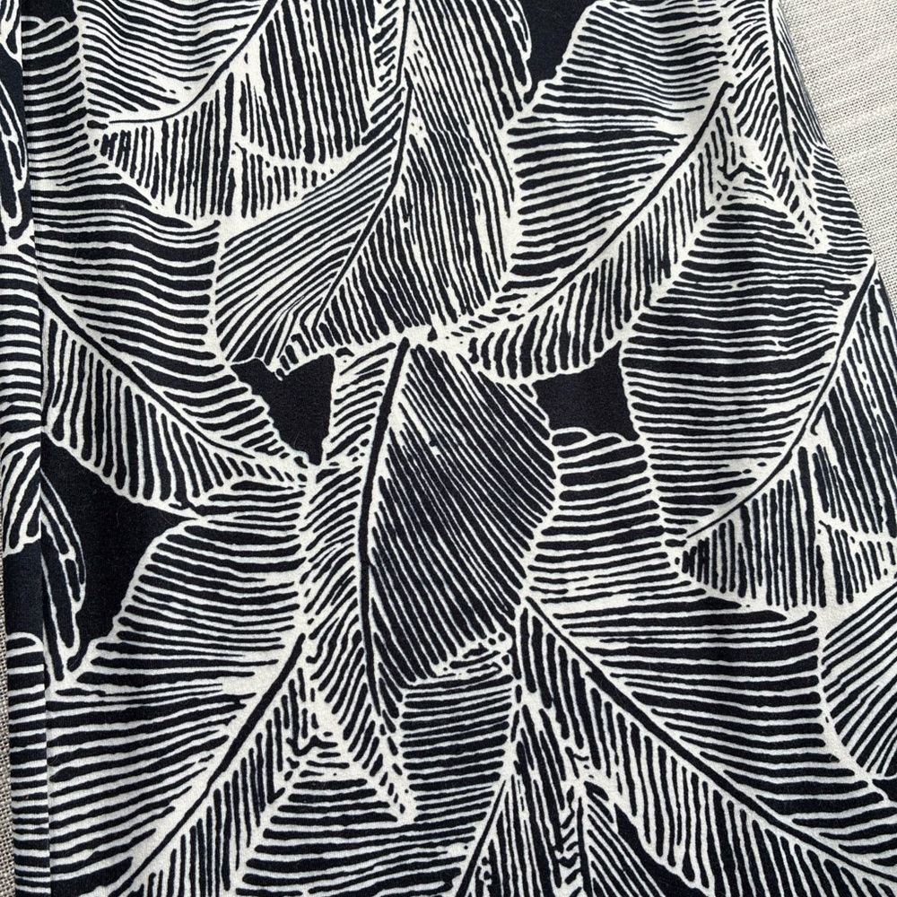 Arolina Small Flared Palazzo Resort Wear in black and white with a palm pattern - Picture 4 of 7
